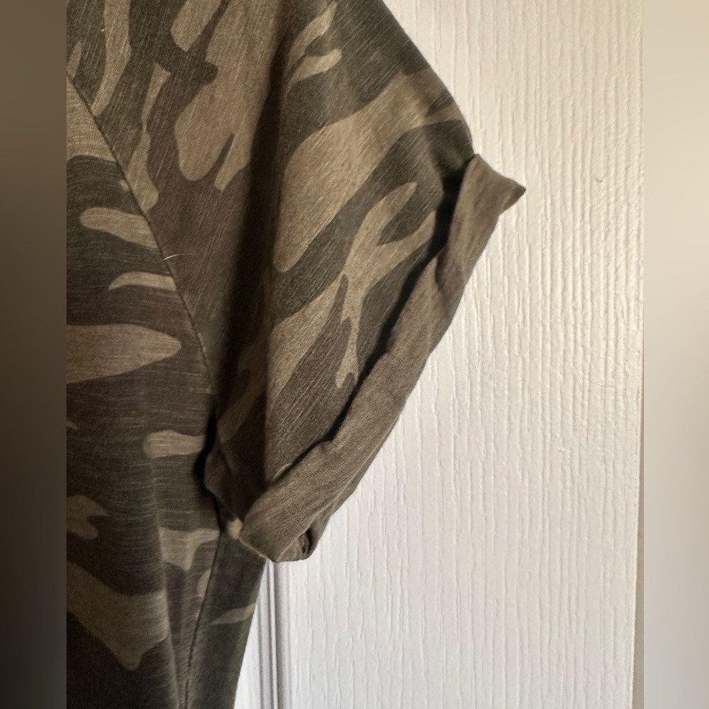 Sanctuary xS Camo V-Neck T-Shirt - Picture 4 of 6